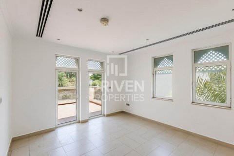 Villa en Jumeirah Park, Dubai, 4 dormitorios, 759.2 m², № 140375 - foto 16