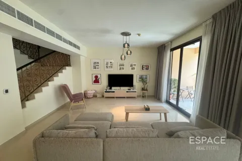Adosado en Jumeirah Islands, Dubai, 4 dormitorios, 337 m², № 62178 - foto 11
