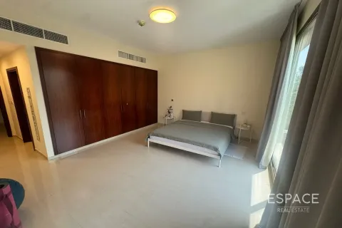Adosado en Jumeirah Islands, Dubai, 4 dormitorios, 337 m², № 62178 - foto 6