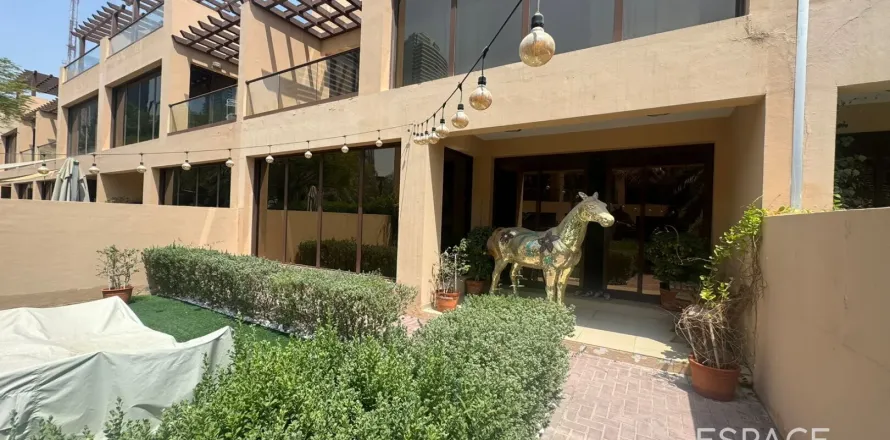 Adosado en Jumeirah Islands, Dubai, 4 dormitorios, 337 m², № 62178