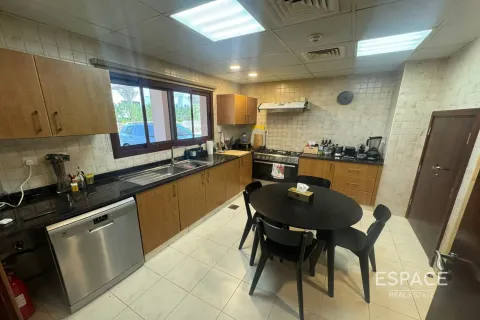 Adosado en Jumeirah Islands, Dubai, 4 dormitorios, 337 m², № 62178 - foto 12