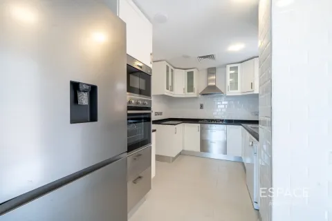 Villa en The Lakes, Dubai, 4 dormitorios, 327 m², № 62191 - foto 5