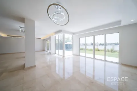 Villa en The Lakes, Dubai, 4 dormitorios, 327 m², № 62191 - foto 2