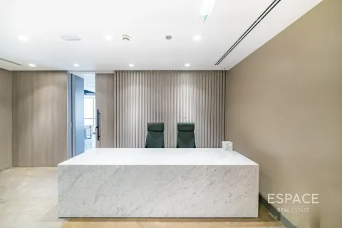 Oficina en Jumeirah Lake Towers, Dubai, 134 m², № 62177 - foto 1