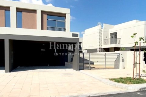 Снять в аренду виллу в Dubai South (Dubai World Central), Дубай: 3 спальни, 237.83168000м², № 12499 - фото 17