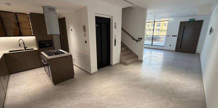 Villa in Dubai 4 bedrooms, 160 sq.m. № 93638