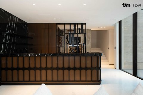 Villa in Dubai 5 bedrooms, 690.4 sq.m. № 93628 - photo 17