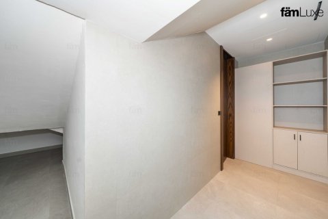 Villa in Dubai 5 bedrooms, 690.4 sq.m. № 93628 - photo 16