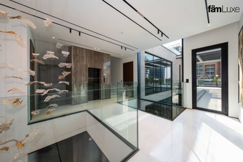 Villa in Dubai 5 bedrooms, 690.4 sq.m. № 93628 - photo 23