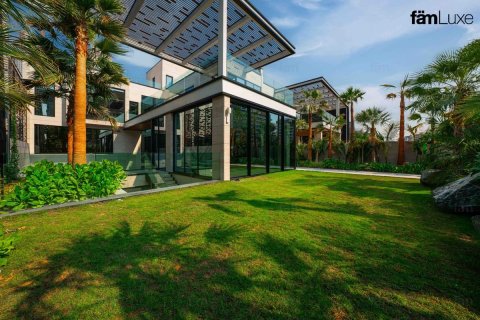 Villa in Dubai 5 bedrooms, 690.4 sq.m. № 93628