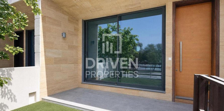 Вилла в District 13, Джумейра Вилладж Серкл, Дубай, 4 спальни, 162.49м², № 138856