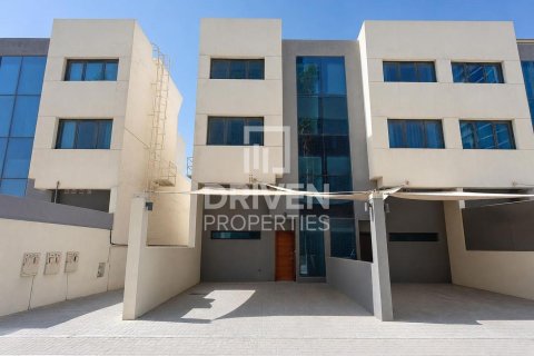 Снять в аренду виллу в District 13, Джумейра Вилладж Серкл, Дубай: 4 спальни, 162.49м², № 138856 - фото 27
