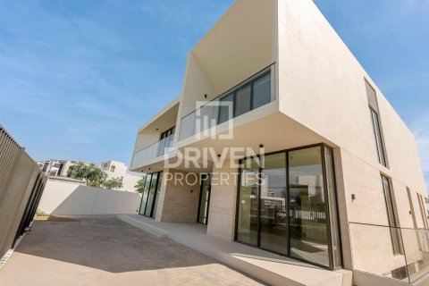 Villa in Dubai Hills Estate, Dubai 5 bedrooms, 735.7 sq.m. № 129493