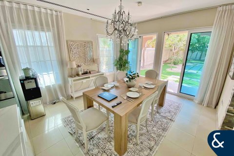 Villa in Jumeirah Village Triangle, Dubai 2 bedrooms, 686 sq.m. № 76316 - photo 25