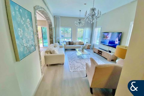 Villa in Jumeirah Village Triangle, Dubai 2 bedrooms, 686 sq.m. № 76316 - photo 28