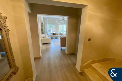 Villa in Jumeirah Village Triangle, Dubai 2 bedrooms, 686 sq.m. № 76316 - photo 11