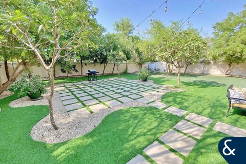 Villa in Jumeirah Village Triangle, Dubai 2 bedrooms, 686 sq.m. № 76316 - photo 1