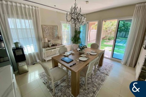 Villa in Jumeirah Village Triangle, Dubai 2 bedrooms, 686 sq.m. № 76316 - photo 4