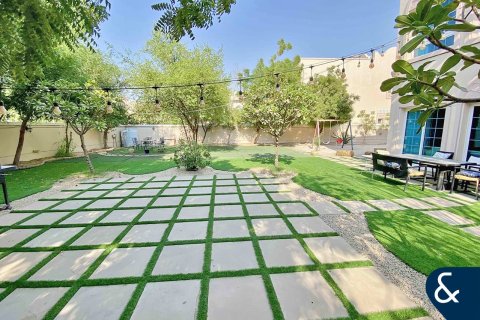 Villa in Jumeirah Village Triangle, Dubai 2 bedrooms, 686 sq.m. № 76316 - photo 5