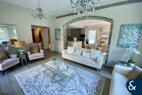 Villa in Jumeirah Village Triangle, Dubai 2 bedrooms, 686 sq.m. № 76316 - photo 24