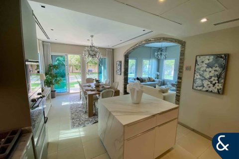 Villa in Jumeirah Village Triangle, Dubai 2 bedrooms, 686 sq.m. № 76316 - photo 10