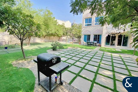 Villa in Jumeirah Village Triangle, Dubai 2 bedrooms, 686 sq.m. № 76316 - photo 15