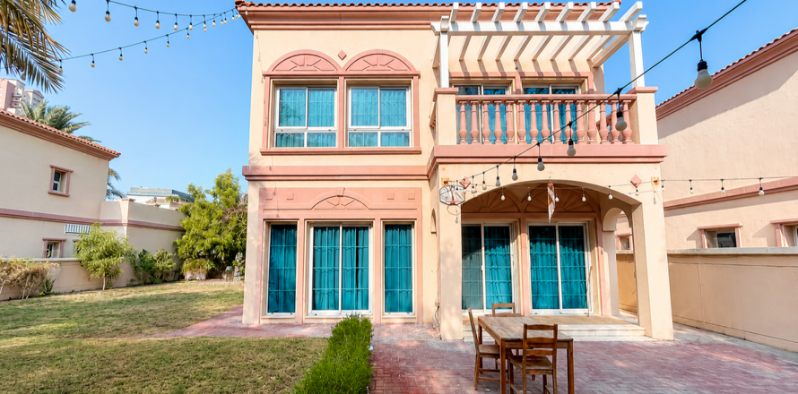 Villa en Jumeirah Village Triangle, Dubai, 2 dormitorios, 644.93 m², № 133978