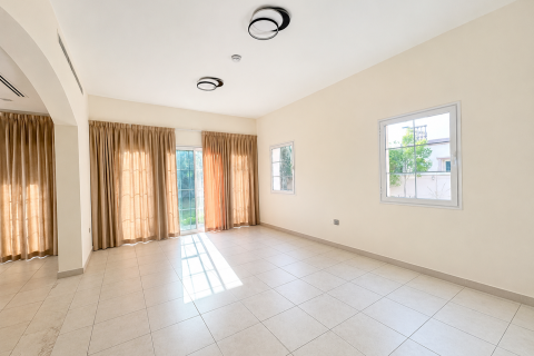 Villa en Jumeirah Village Triangle, Dubai, 2 dormitorios, 644.93 m², № 133978 - foto 12