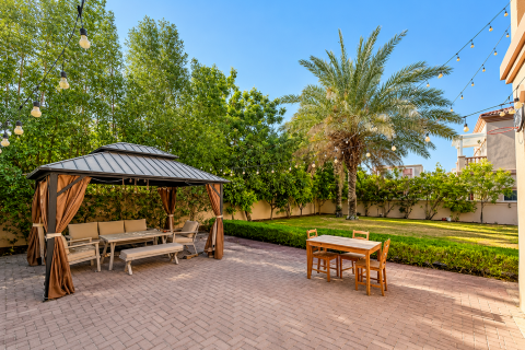 Villa en Jumeirah Village Triangle, Dubai, 2 dormitorios, 644.93 m², № 133978 - foto 16