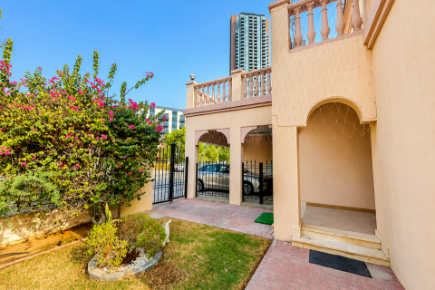 Villa en Jumeirah Village Triangle, Dubai, 2 dormitorios, 644.93 m², № 133978 - foto 2