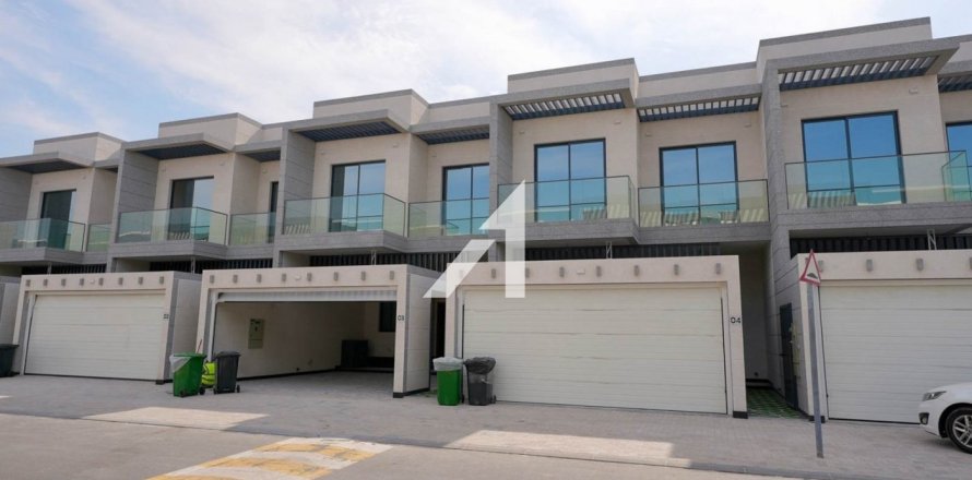 Villa in Dubai 4 bedrooms, 218.1 sq.m. № 56236