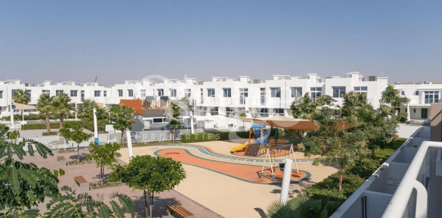 Maison de ville à Dubai, 4 chambres, 112 m², № 56240