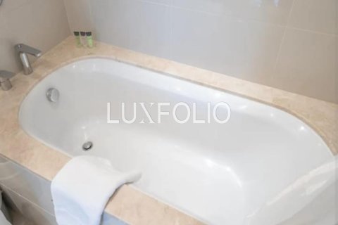 Apartment in BLVD Crescent, Downtown Dubai (Downtown Burj Dubai), Dubai 1 bedroom, 84 sq.m. № 46379 - photo 8