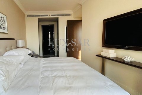 Снять в аренду квартиру в The Address Residence Fountain Views, Даунтаун Дубай (Даунтаун Бурдж Дубай), Дубай: 3 спальни, 223м², № 37288 - фото 10