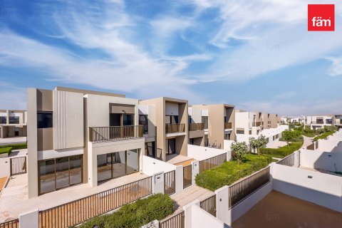 Adosado en Dubai, 4 dormitorios, 231.2 m², № 77720 - foto 1