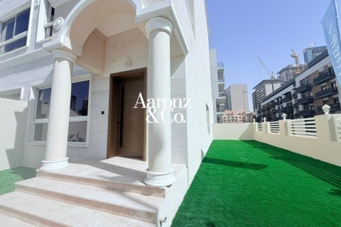 Maison de ville à Jumeirah Village Circle, Dubai, 4 chambres, 286 m², № 137593