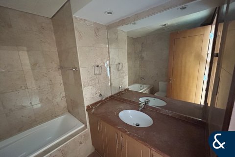 Apartment in Jumeirah Lake Towers, Dubai 5 bedrooms, 515 sq.m. № 79176 - photo 30