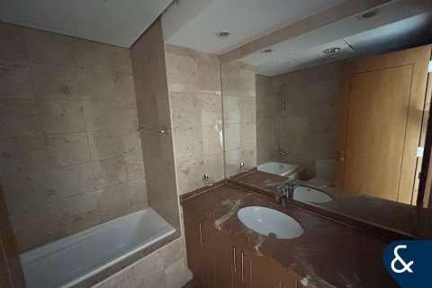 Apartment in Jumeirah Lake Towers, Dubai 5 bedrooms, 515 sq.m. № 79176 - photo 23