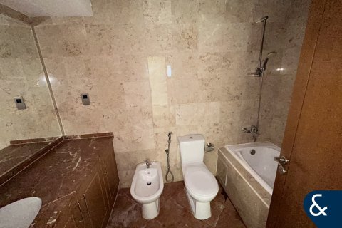 Apartment in Jumeirah Lake Towers, Dubai 5 bedrooms, 515 sq.m. № 79176 - photo 26