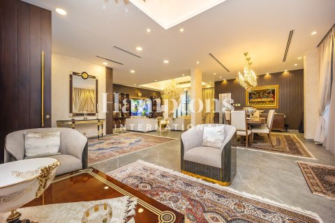 Villa in Nad Al Sheba 1, Nadd Al Sheba, Dubai 4 bedrooms, 474.29954396 sq.m. № 70129 - photo 1