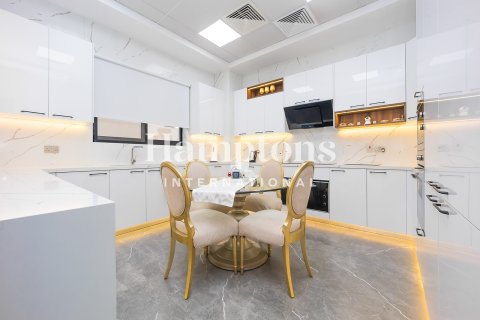 Villa in Nad Al Sheba 1, Nadd Al Sheba, Dubai 4 bedrooms, 474.29954396 sq.m. № 70129 - photo 12