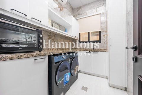 Villa in Nad Al Sheba 1, Nadd Al Sheba, Dubai 4 bedrooms, 474.29954396 sq.m. № 70129 - photo 13