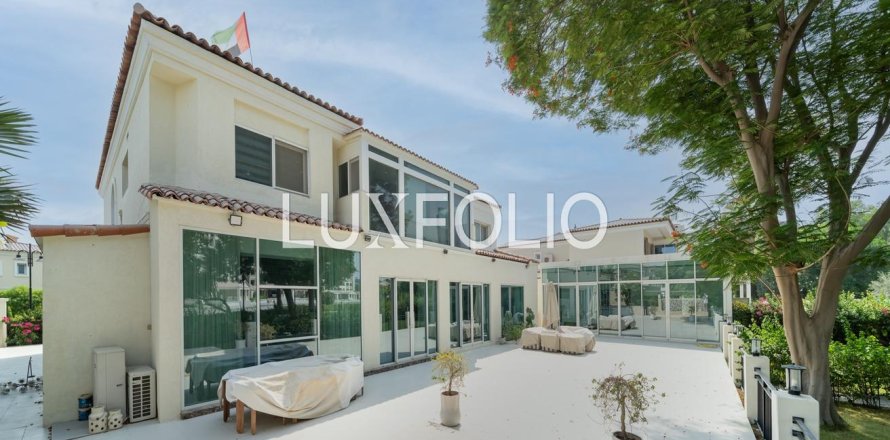 Villa en Motor City, Dubai, 5 dormitorios, 753 m², № 45980