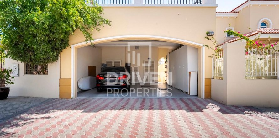 Вилла в Legacy, Jumeirah Park, Дубай, 4 спальни, 314м², № 64917