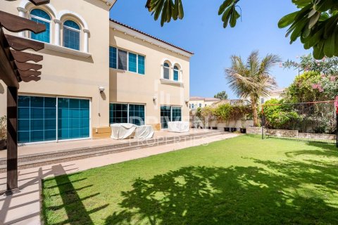 Купить виллу в Legacy, Jumeirah Park, Дубай: 4 спальни, 314м², № 64917 - фото 21