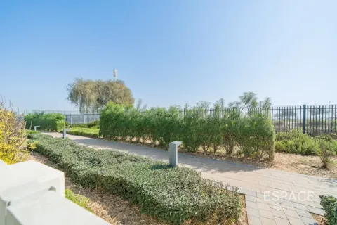 Townhouse in Dubai Hills Estate, Dubai 4 bedrooms, 229 sq.m. № 122742 - photo 2