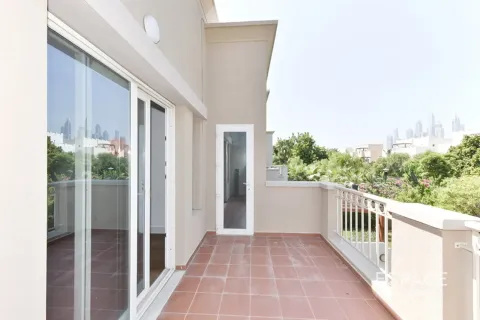 Villa in The Lakes, Dubai 3 bedrooms, 233 sq.m. № 122806 - photo 12