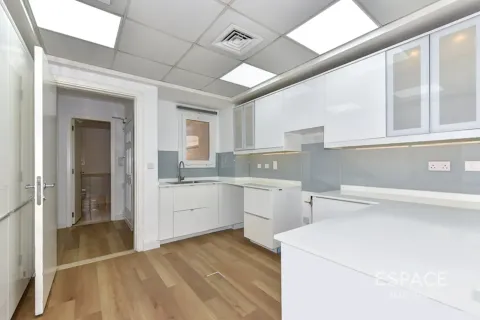 Villa in The Lakes, Dubai 3 bedrooms, 233 sq.m. № 122806 - photo 4