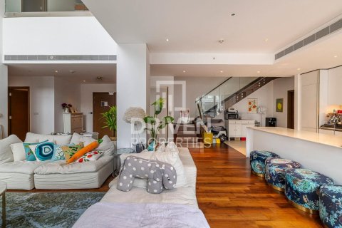 Duplex in City Walk, Dubai 4 bedrooms, 273 sq.m. № 18739 - photo 3