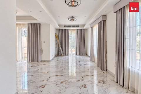 Adosado en Dubai, 2 dormitorios, 423 m², № 141640